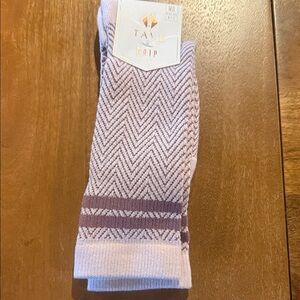 😊😊😊 Soft blush, long Kai grip socks. Warm and grippy!
